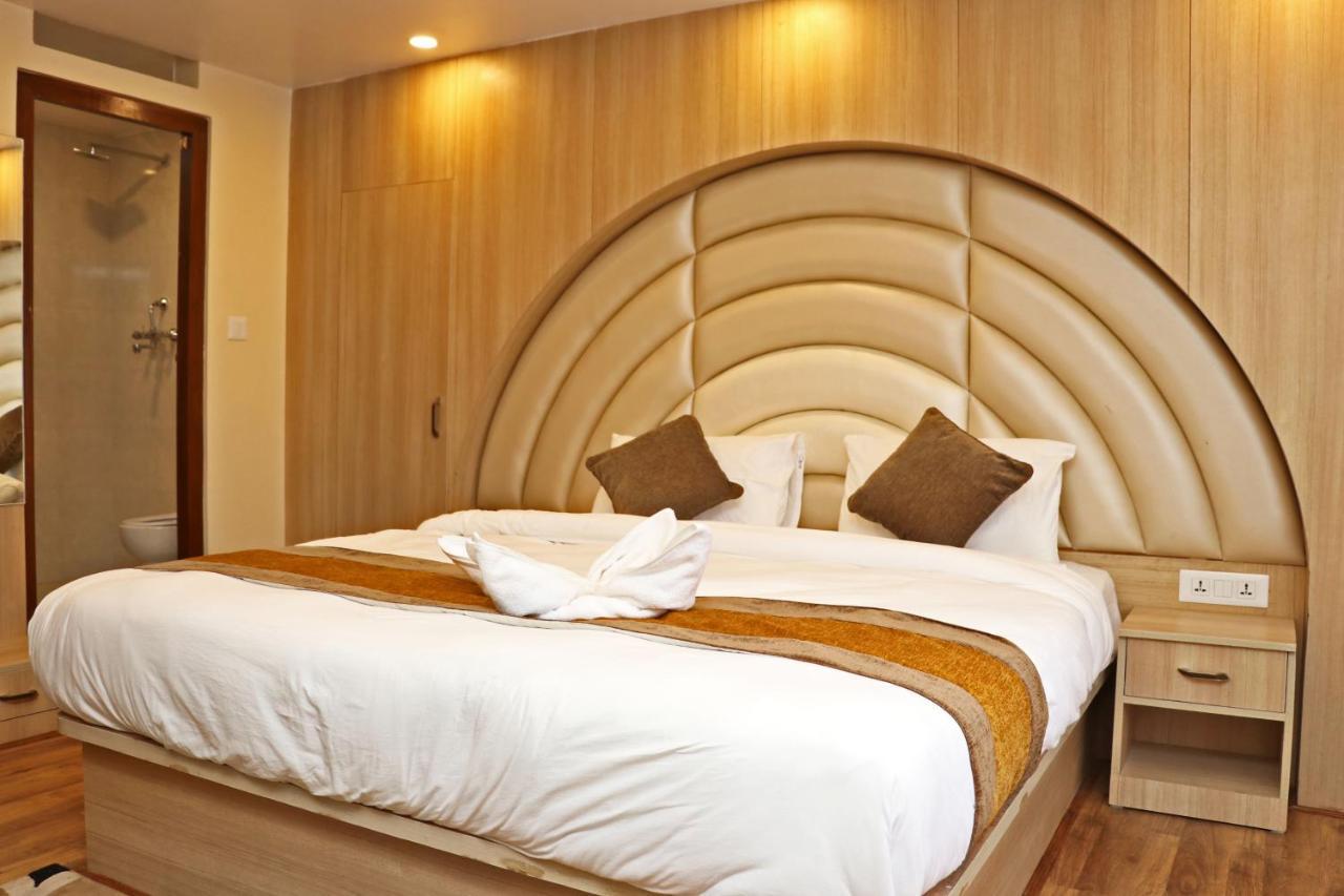 Hotel Airport Gurkha Катманду Екстериор снимка