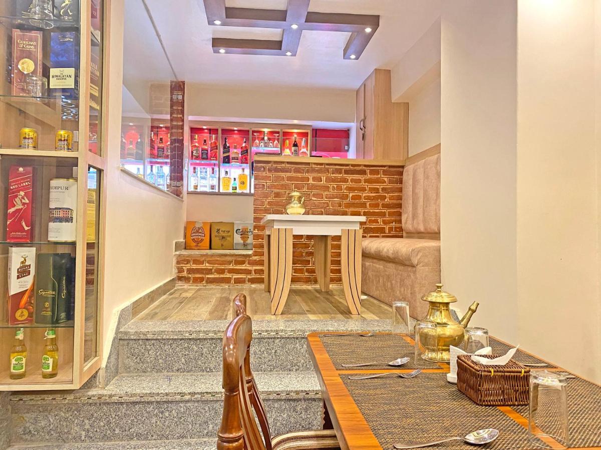 Hotel Airport Gurkha Катманду Екстериор снимка