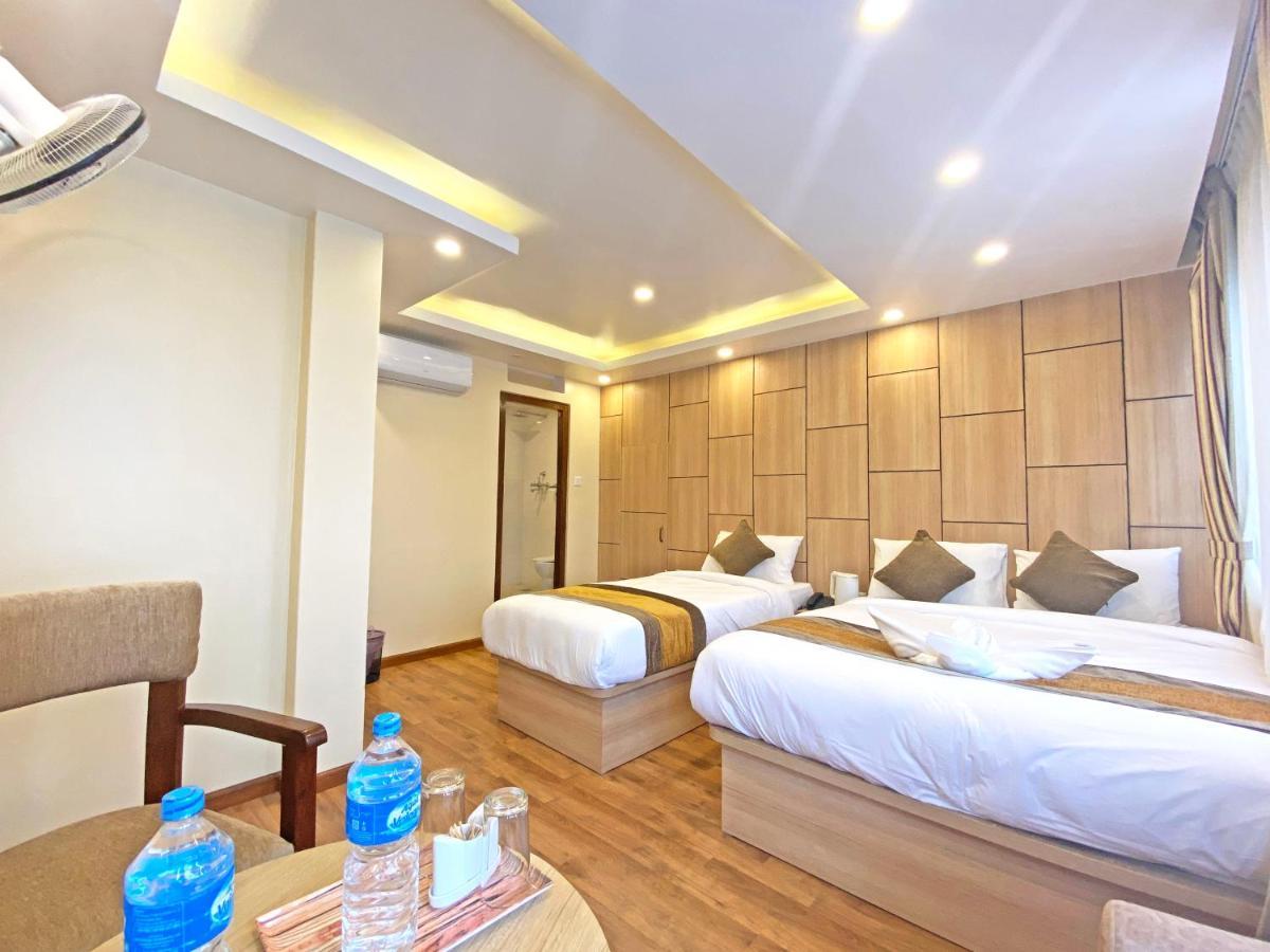 Hotel Airport Gurkha Катманду Екстериор снимка