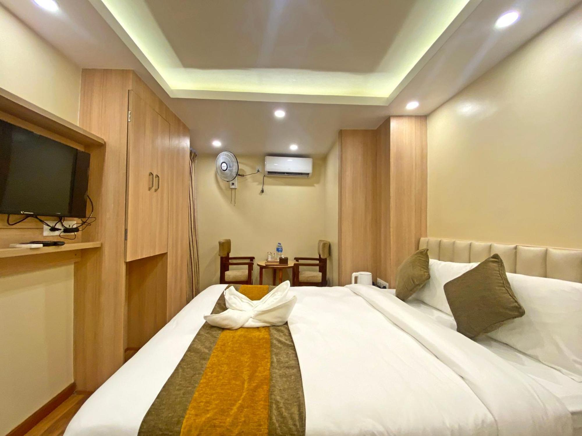 Hotel Airport Gurkha Катманду Екстериор снимка