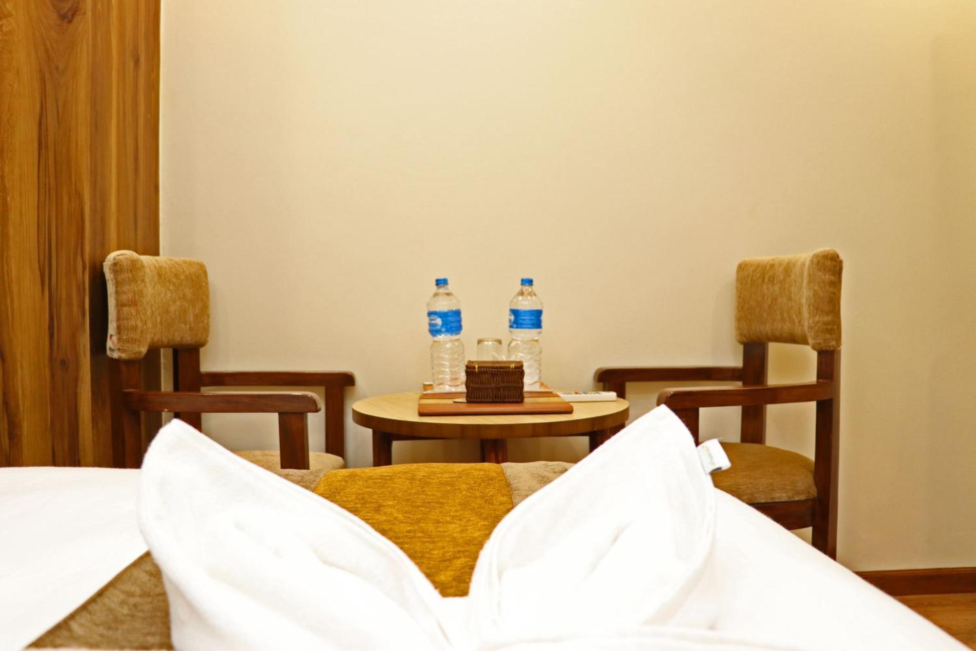 Hotel Airport Gurkha Катманду Екстериор снимка