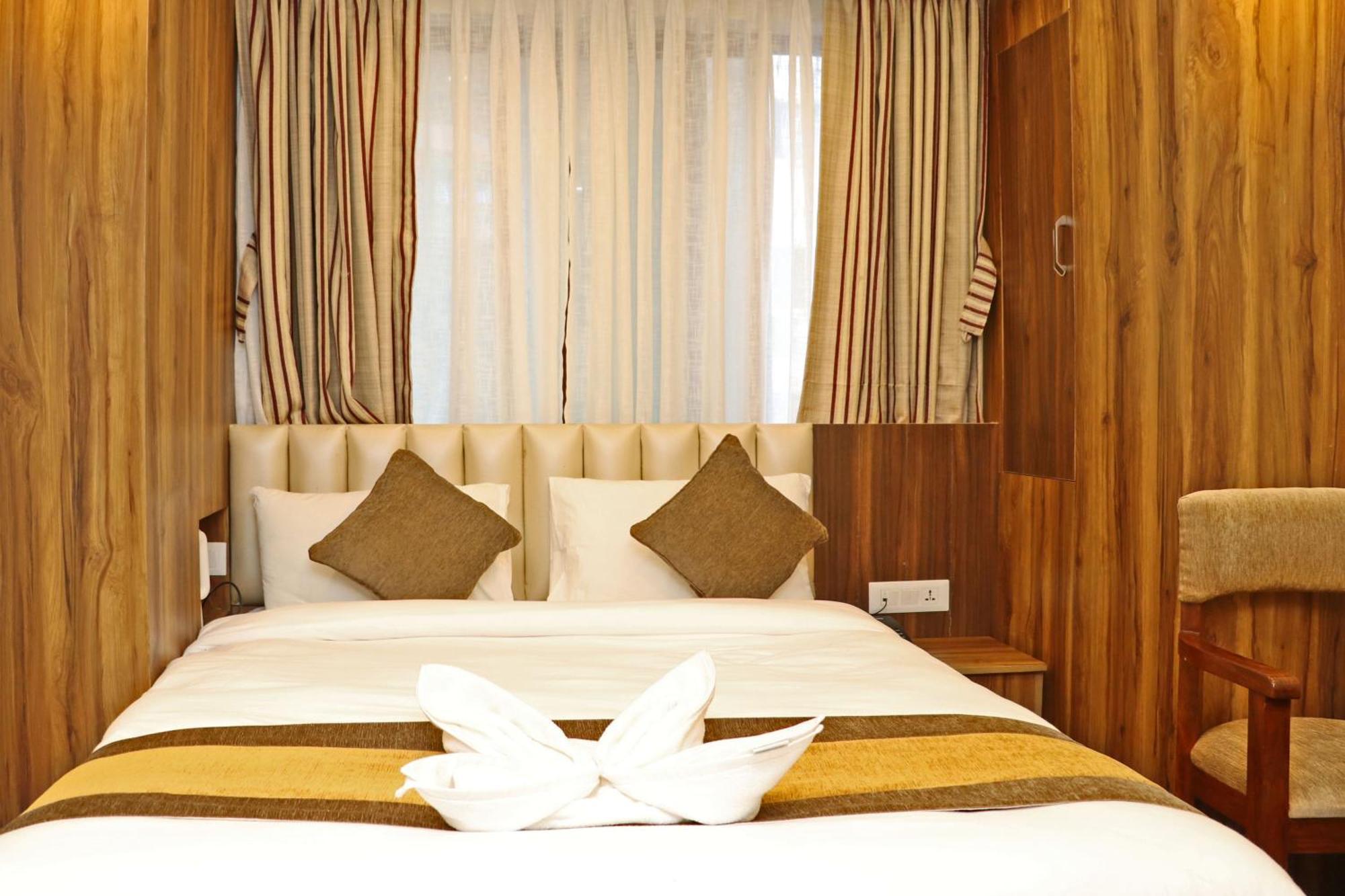 Hotel Airport Gurkha Катманду Екстериор снимка